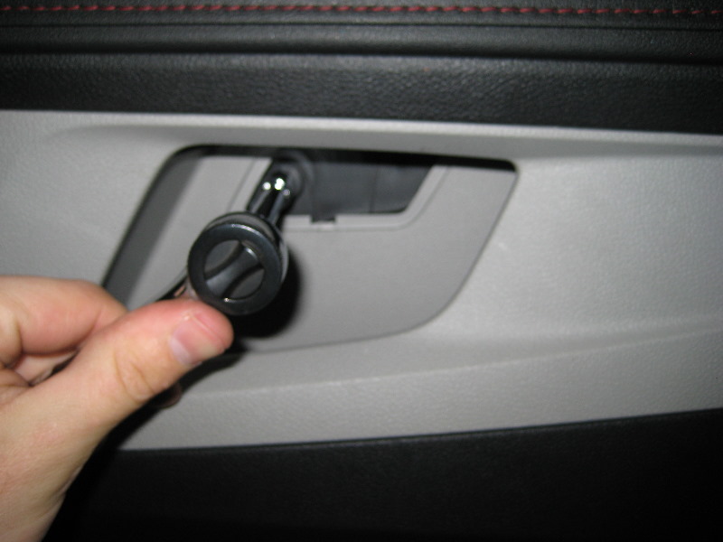 GM-Chevrolet-Equinox-Interior-Door-Panel-Removal-Guide-039