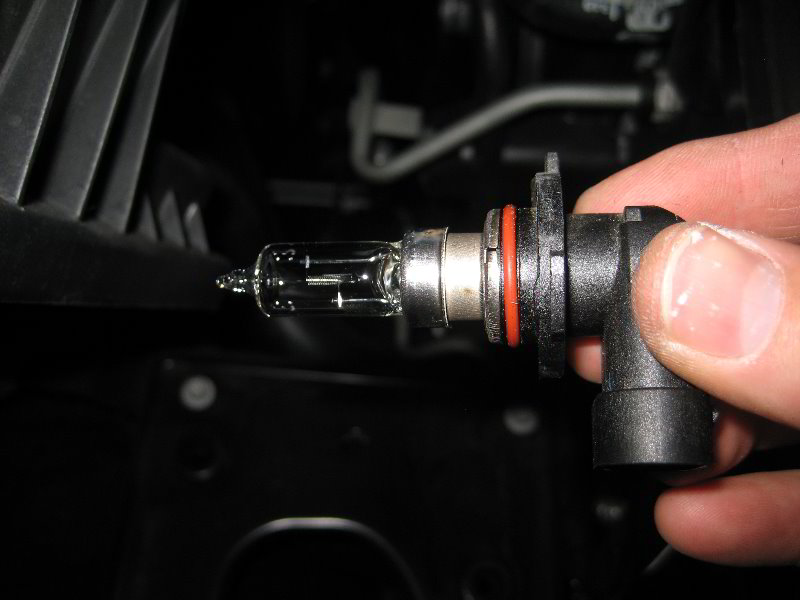 Chevrolet-Silverado-Headlight-Bulbs-Replacement-Guide-028