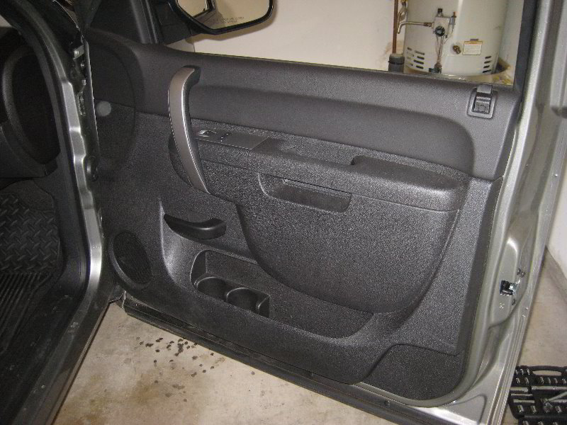 Chevrolet-Silverado-Interior-Door-Panel-Removal-Guide-001