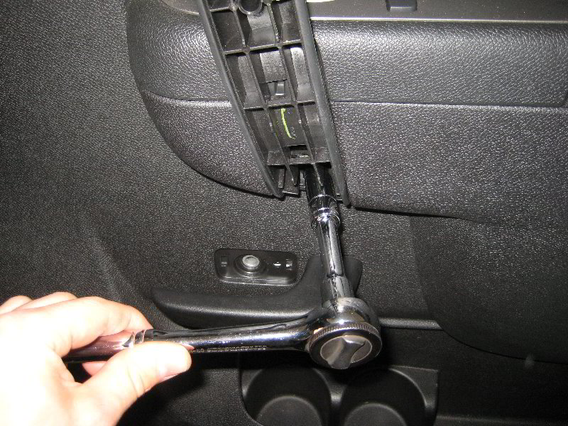 Chevrolet-Silverado-Interior-Door-Panel-Removal-Guide-021