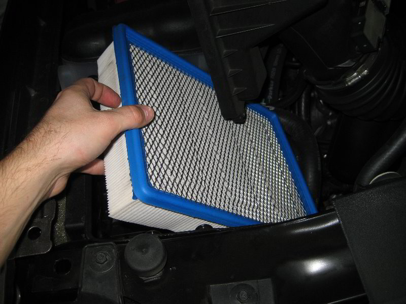 GM-Chevrolet-Tahoe-Engine-Air-Filter-Replacement-Guide-010