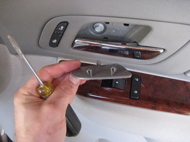 GM-Chevrolet-Tahoe-Interior-Door-Panel-Removal-Guide-004