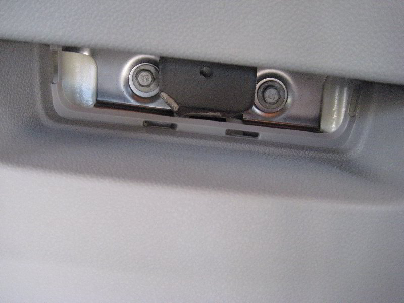 GM-Chevrolet-Tahoe-Interior-Door-Panel-Removal-Guide-017