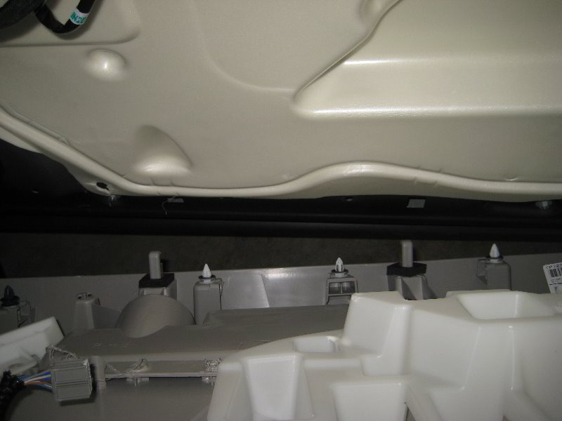 GM-Chevrolet-Tahoe-Interior-Door-Panel-Removal-Guide-039