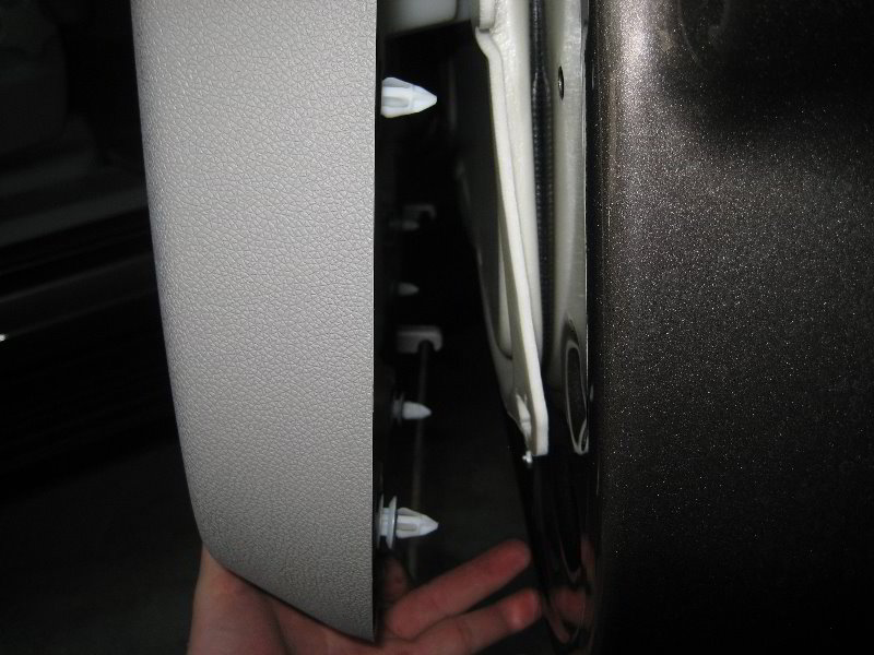 GM-Chevrolet-Tahoe-Interior-Door-Panel-Removal-Guide-045