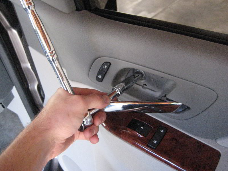 GM-Chevrolet-Tahoe-Interior-Door-Panel-Removal-Guide-053