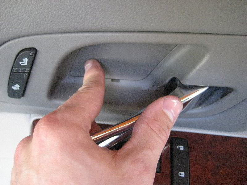 GM-Chevrolet-Tahoe-Interior-Door-Panel-Removal-Guide-059