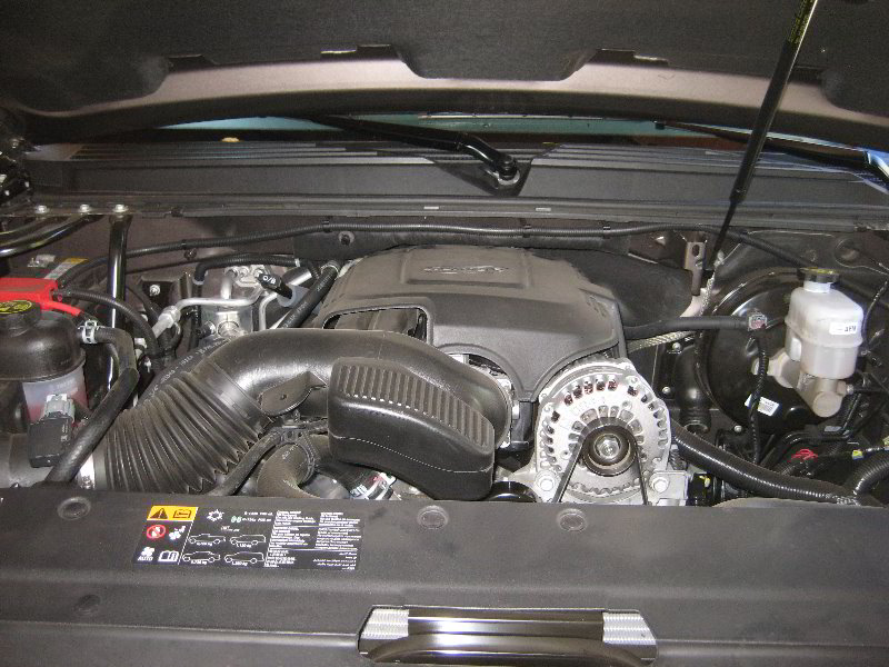 GM-Chevrolet-Tahoe-Vortec-5300-V8-Engine-Oil-Change-Guide-001