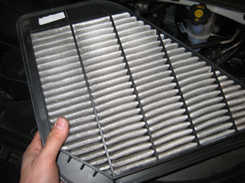 GMChevroletTraverseEngineAirFilterReplacementGuide016