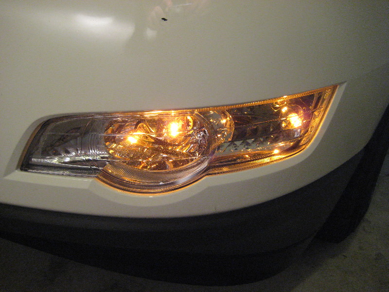 GM-Chevrolet-Traverse-Headlight-Bulbs-Replacement-Guide-033