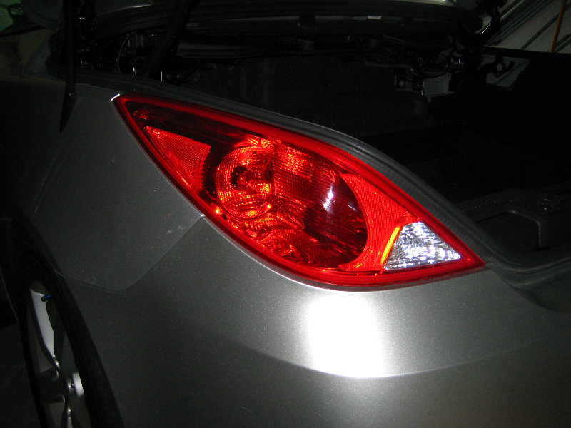 GM-Pontiac-G6-GT-Tail-Light-Bulbs-Replacement-Guide-001