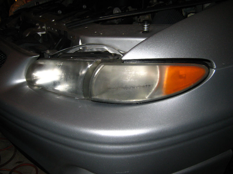 GM-Pontiac-Grand-Prix-Headlight-Bulb-Replacement-Guide-001