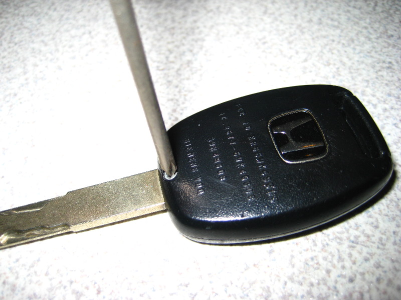 Honda key replacing battery