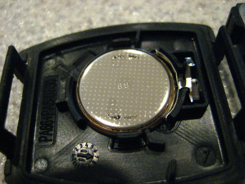Replacing battery in honda accord key #1