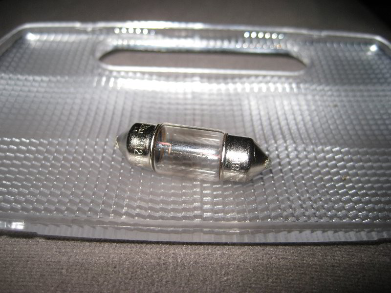 Honda-Accord-Dome-Light-Bulb-Replacement-Guide-006