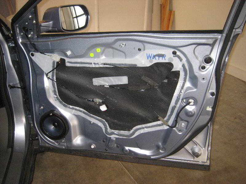 Honda-CR-V-Interior-Door-Panel-Removal-Guide-040