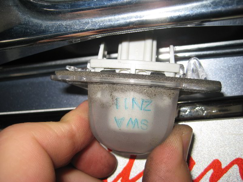 2007 Honda Cr V License Plate Bulb Replacement