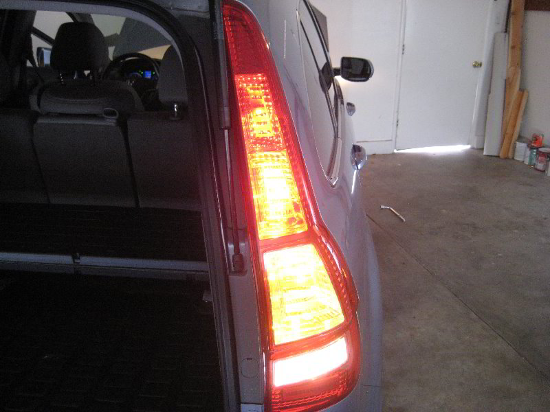 Honda-CR-V-Tail-Light-Bulbs-Replacement-Guide-039