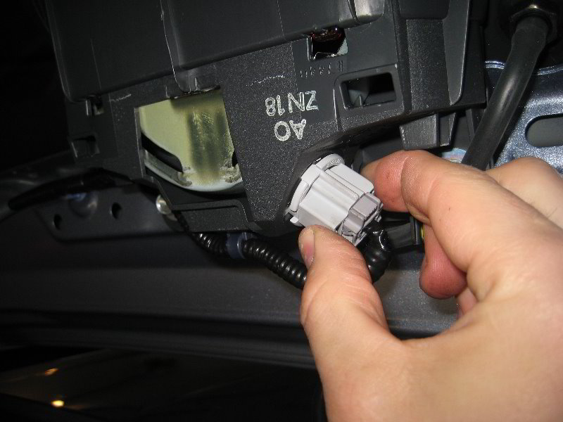 HondaCRVThirdBrakeLightBulbReplacementGuide008