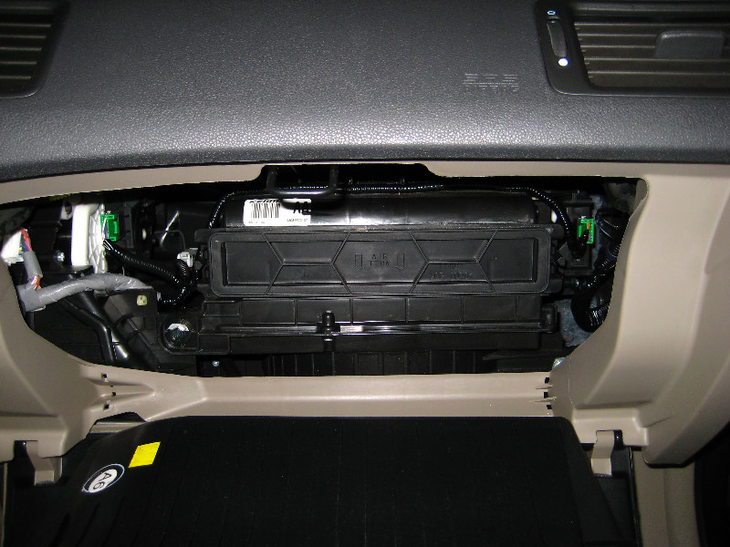 Honda-Civic-AC-Cabin-Air-Filter-Replacement-Guide-005