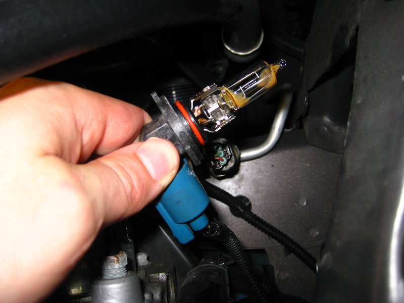 Honda-Civic-Headlight-Bulbs-Replacement-Guide-004