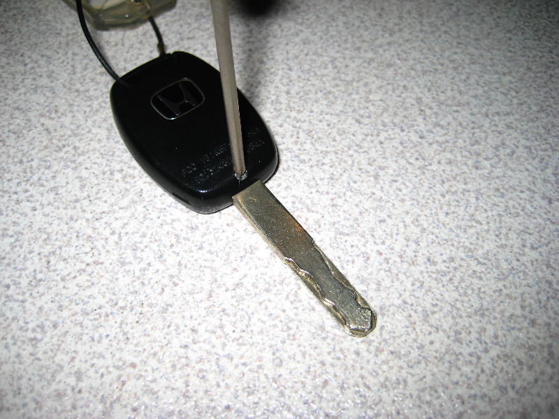 Replacing battery in honda civic key