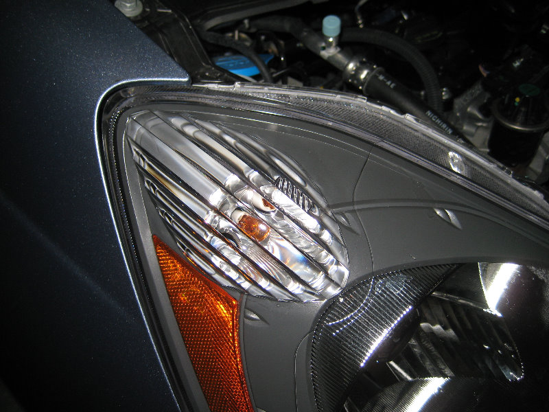 Honda-Fit-Jazz-Headlight-Bulbs-Replacement-Guide-028
