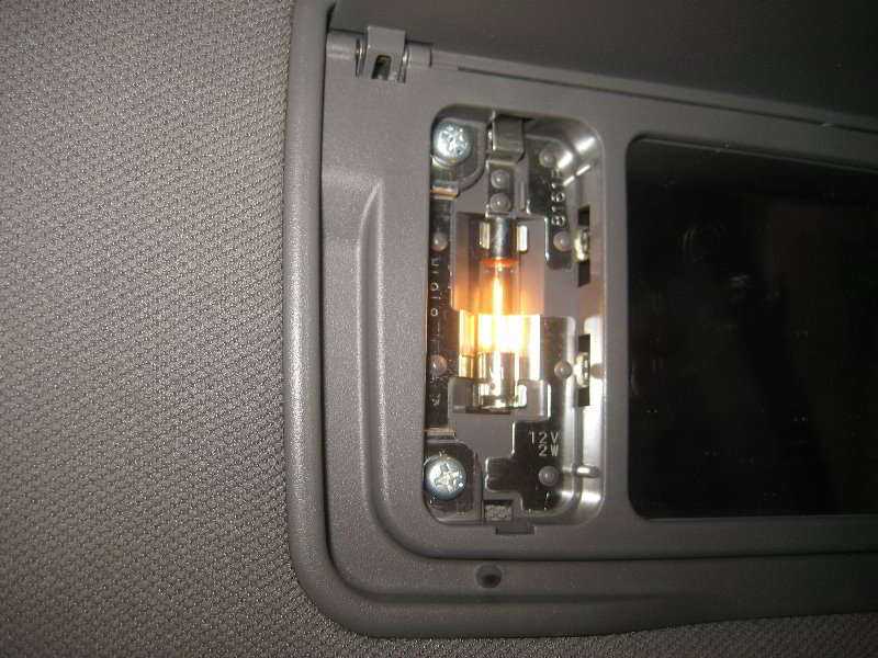 Honda-Odyssey-Vanity-Mirror-Light-Bulb-Replacement-Guide-006