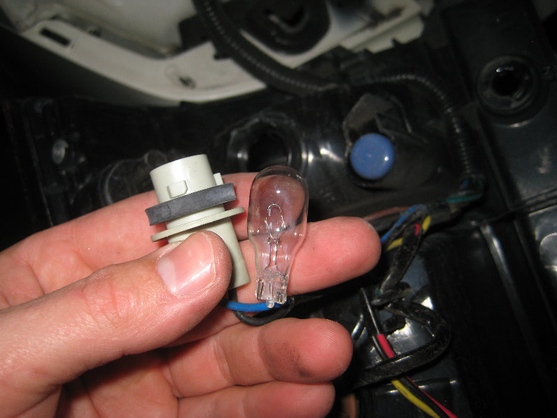 2009-2015-Honda-Pilot-Tail-Light-Bulbs-Replacement-Guide-021