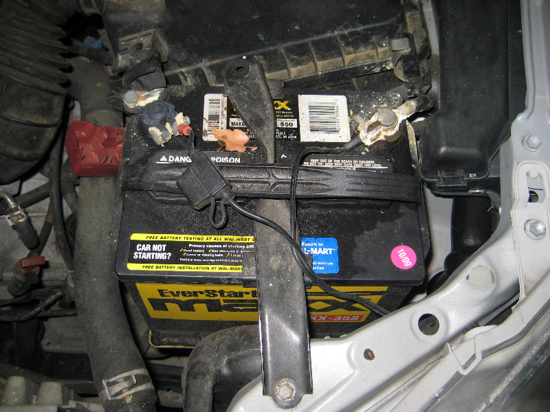 How-To-Clean-and-Stop-Car-Battery-Terminal-Corrosion-001