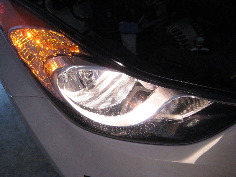 Hyundai-Elantra-Headlight-Bulbs-Replacement-Guide-032