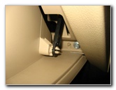 Hyundai-Santa-Fe-Cabin-Air-Filter-Element-Replacement-Guide-005