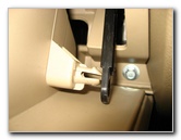 Hyundai-Santa-Fe-Cabin-Air-Filter-Element-Replacement-Guide-006