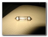 Hyundai-Santa-Fe-Dome-Light-Bulb-Replacement-Guide-008