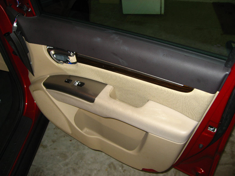 Hyundai-Santa-Fe-Front-Door-Panel-Removal-Guide-025