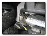 Hyundai-Santa-Fe-Rear-Brake-Pads-Replacement-Guide-015