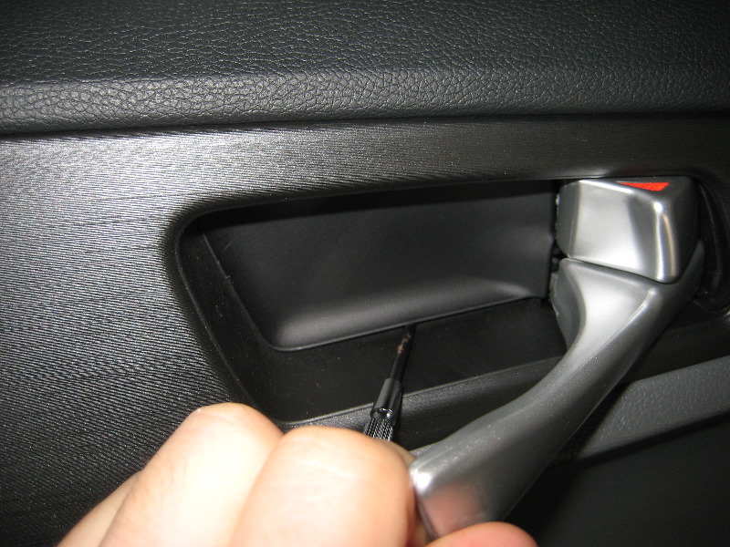 Hyundai-Sonata-Front-Door-Panel-Removal-Guide-008