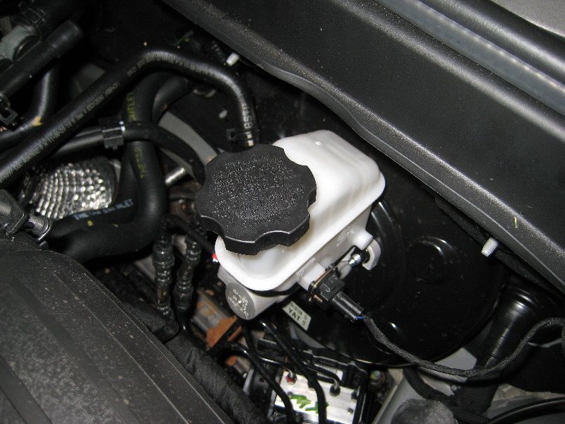 Hyundai-Sonata-Rear-Brake-Pads-Replacement-Guide-036