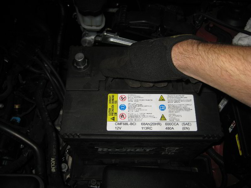 Hyundai-Tucson-12V-Automotive-Battery-Replacement-Guide-013