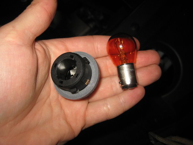 Hyundai-Tucson-Headlight-Bulbs-Replacement-Guide-020
