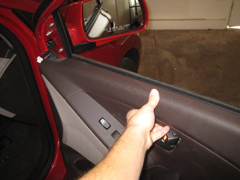 Hyundai-Tucson-Interior-Door-Panel-Removal-Guide-041