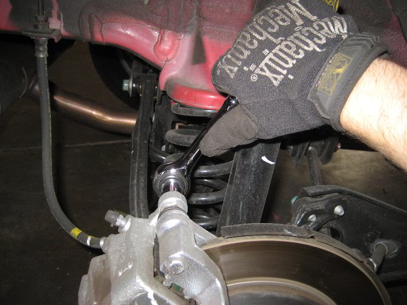 Hyundai-Tucson-Rear-Disc-Brake-Pads-Replacement-Guide-008