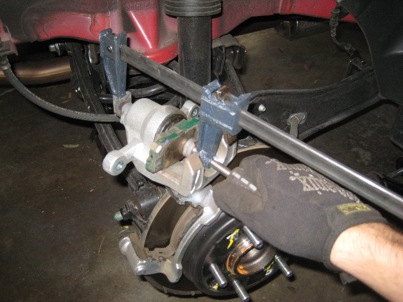 Hyundai-Tucson-Rear-Disc-Brake-Pads-Replacement-Guide-022