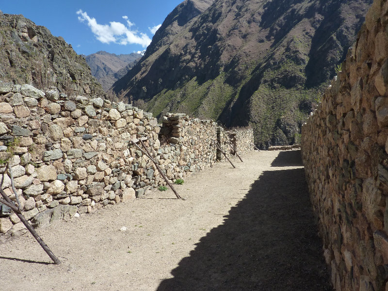 Inca-Hiking-Trail-To-Machu-Picchu-Peru-047