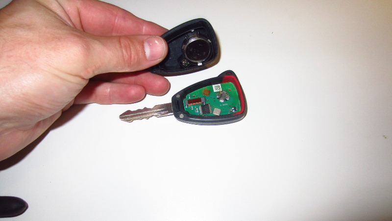 Jeep-Compass-Key-Fob-Battery-Replacement-Guide-013