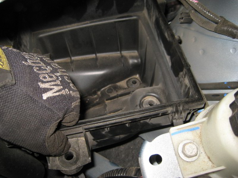 JeepGrandCherokeeHeadlightBulbsReplacementGuide007