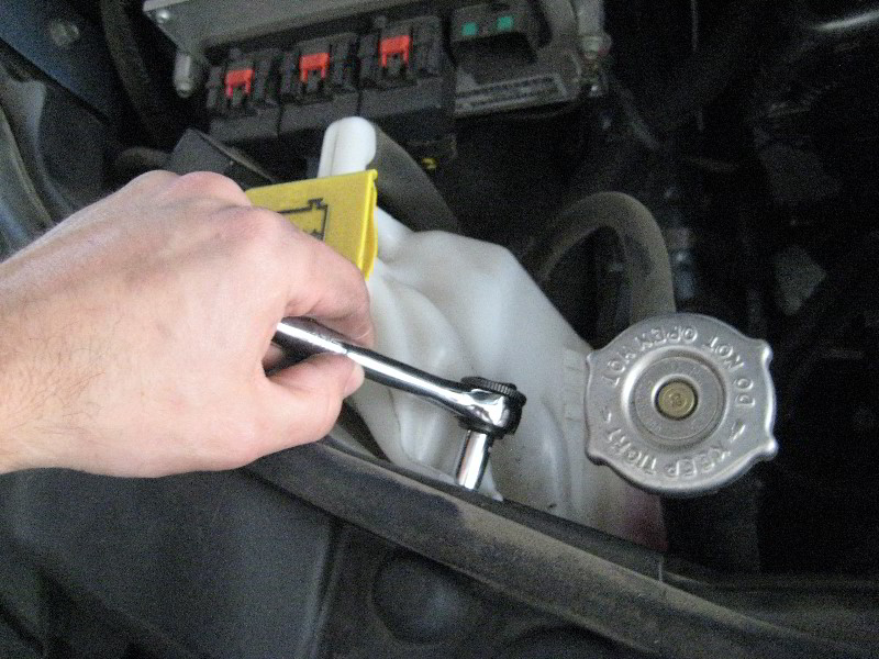 JeepGrandCherokeeHeadlightBulbsReplacementGuide011