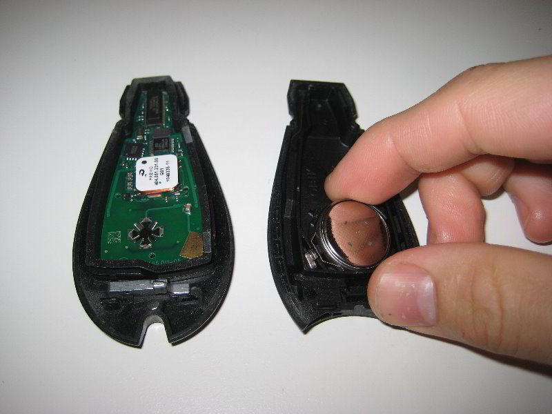 Jeep-Grand-Cherokee-Key-Fob-Battery-Replacement-Guide-009