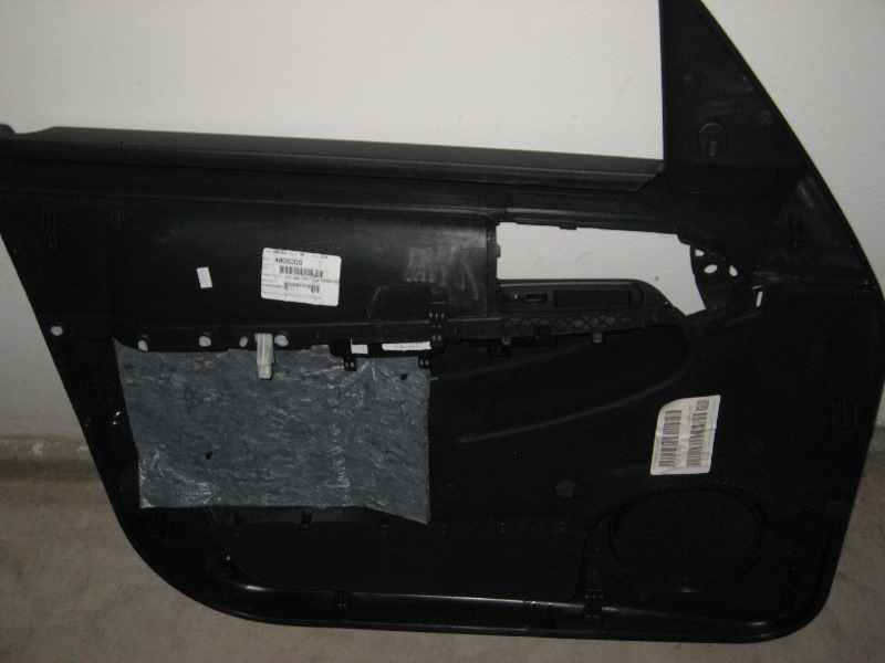Jeep-Liberty-Door-Panel-Removal-Speaker-Replacement-Guide-018