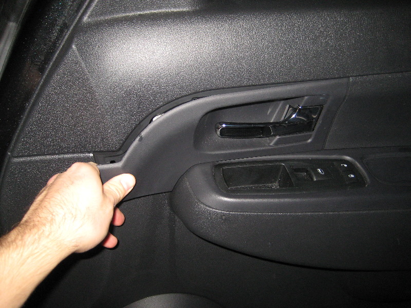 Jeep-Liberty-Door-Panel-Removal-Speaker-Replacement-Guide-043